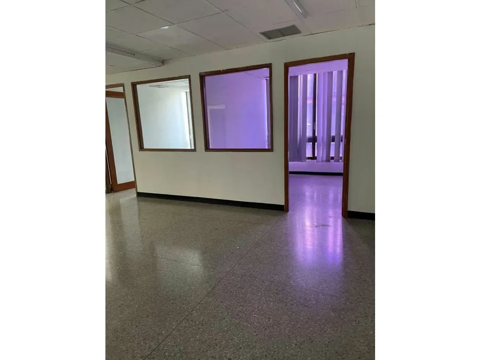 Alquilo oficina 700m2 La Urbina 5418 - 5