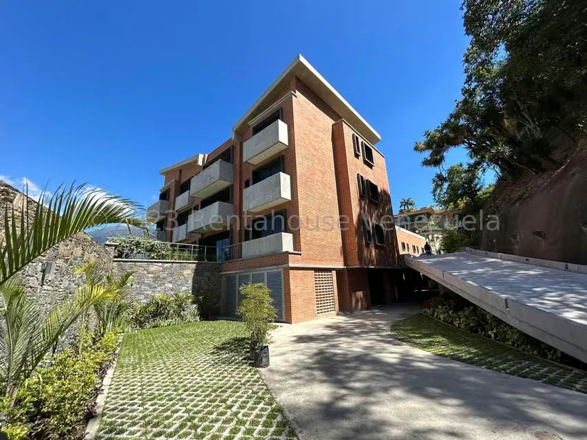 Casa (Duplex) en Venta en Lomas de Las Mercedes, Distrito Metropolitano - 2