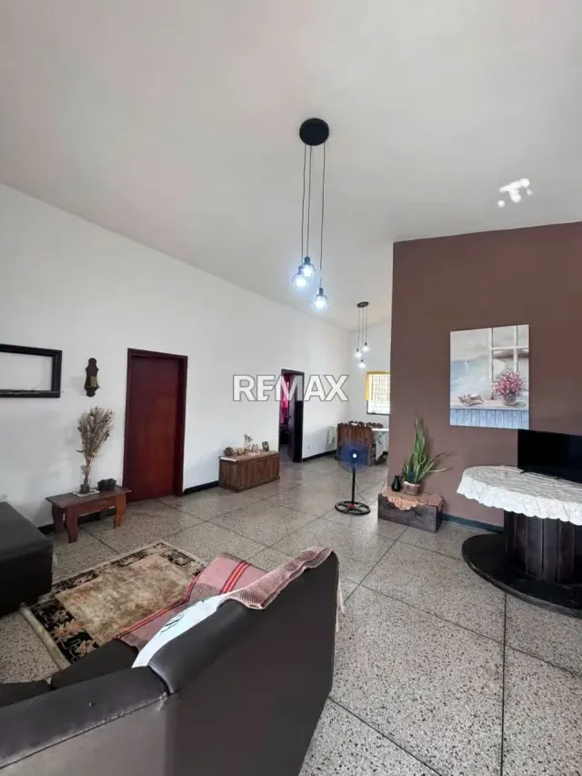 HERMOSA CASA EN CARVAJAL CERCA DE LA UVM, URB PACHECO - 2