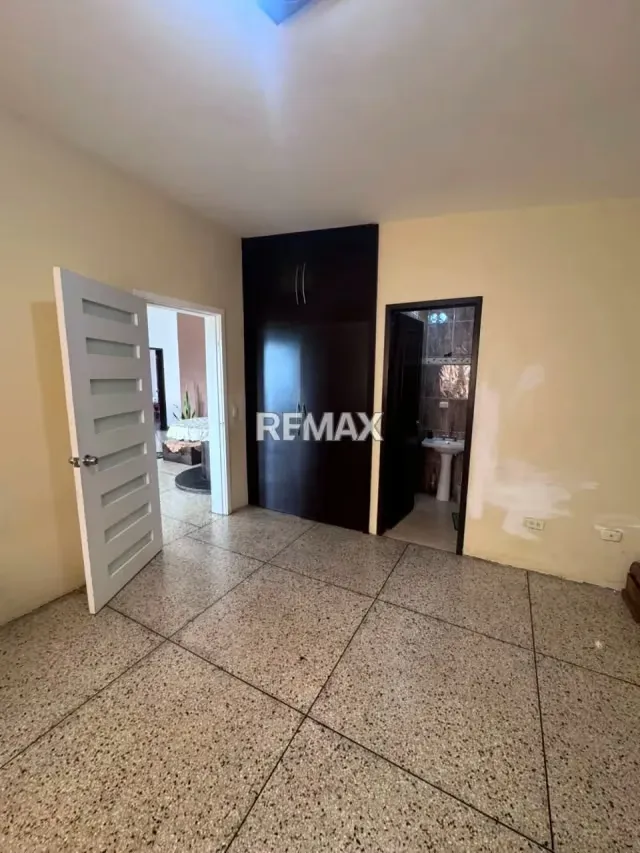 HERMOSA CASA EN CARVAJAL CERCA DE LA UVM, URB PACHECO - 3