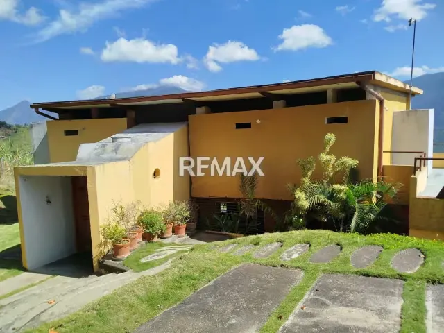 Venta de Acogedora Casa Tipo Rustico en la Urb. Karimao, Parque Caiza - 18