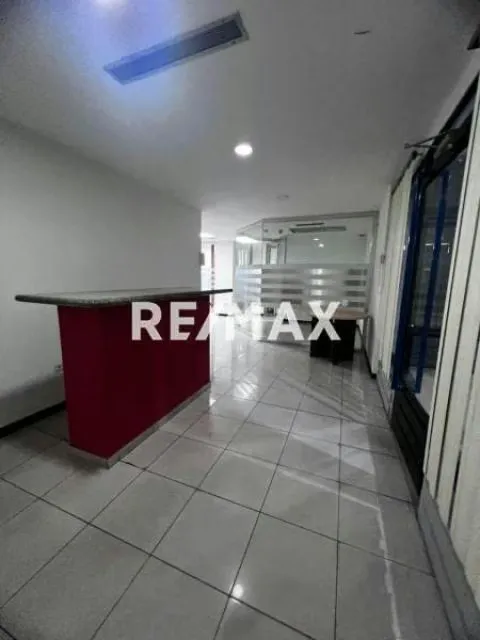 En Alquiler en Total Comodidad Oficina Comercial Centro Empresarial Uniaragua. - 3