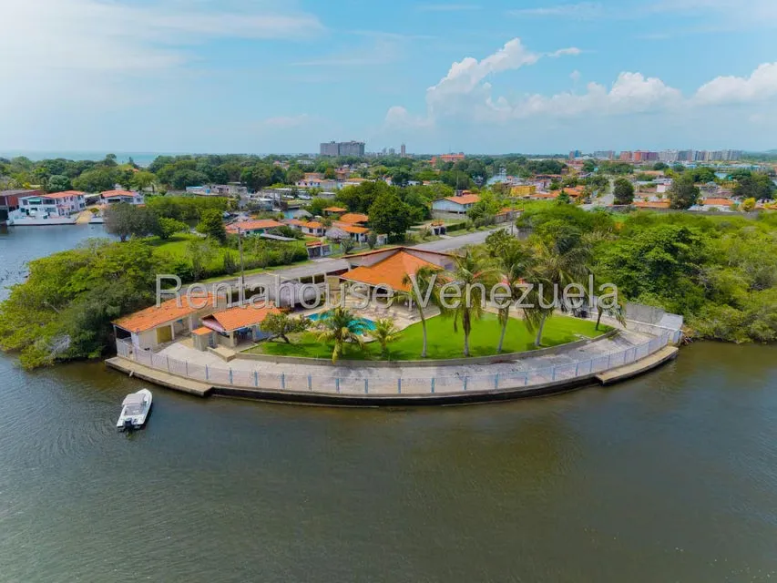 Casa (Duplex) en Venta en Ciudad Balneario Higuerote, Miranda - 2