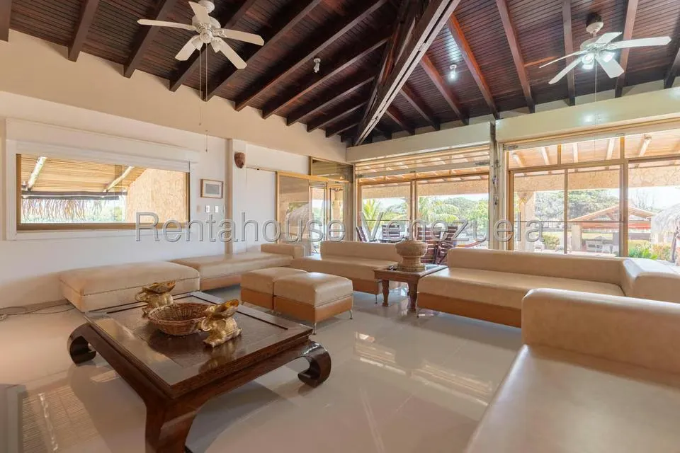 Casa (Duplex) en Venta en Ciudad Balneario Higuerote, Miranda - 11