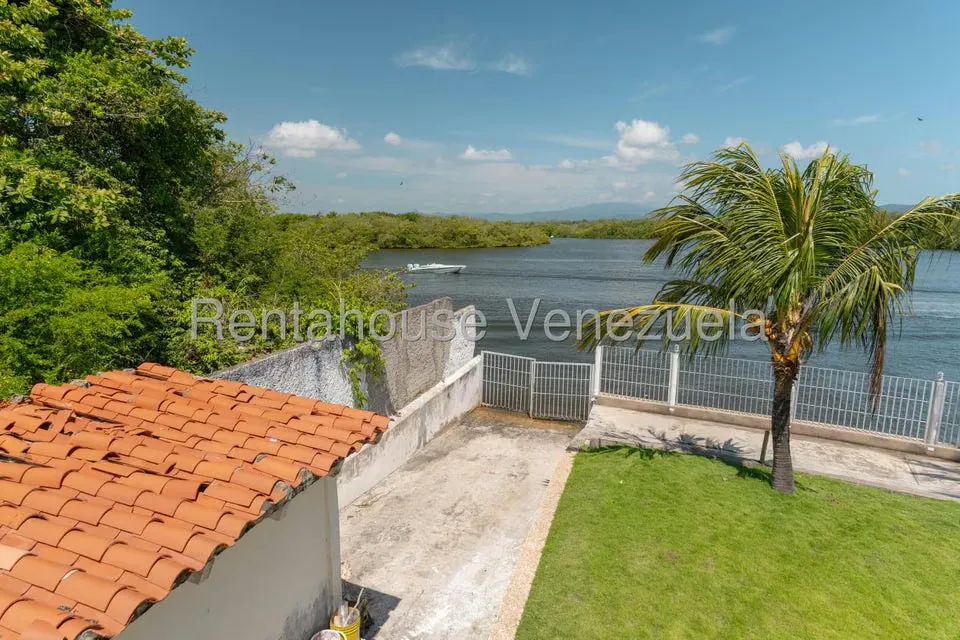 Casa (Duplex) en Venta en Ciudad Balneario Higuerote, Miranda - 45