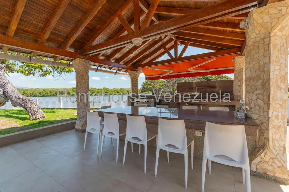 Casa (Duplex) en Venta en Ciudad Balneario Higuerote, Miranda - 69