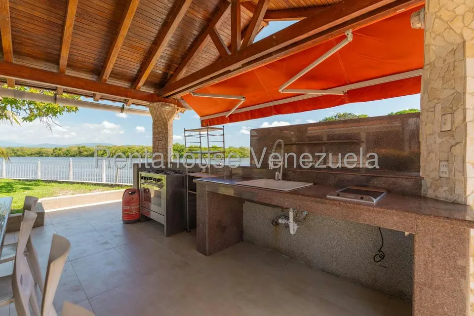 Casa (Duplex) en Venta en Ciudad Balneario Higuerote, Miranda - 70