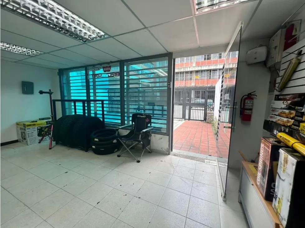 Se vende edificio industrial 654m2 La Urbina 4363 - 4