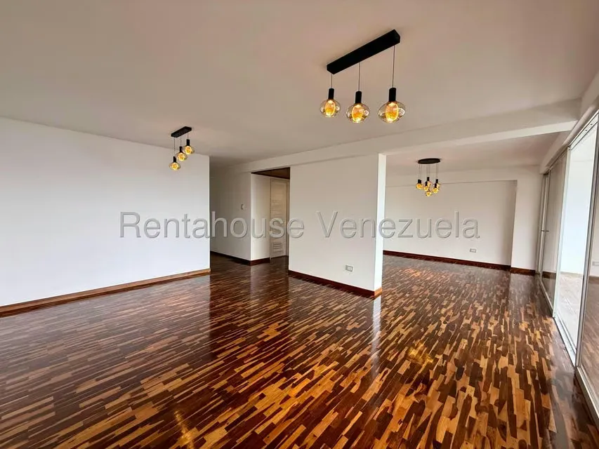 Apartamento (1 Nivel) en Venta en Santa Ines, Distrito Metropolitano - 2