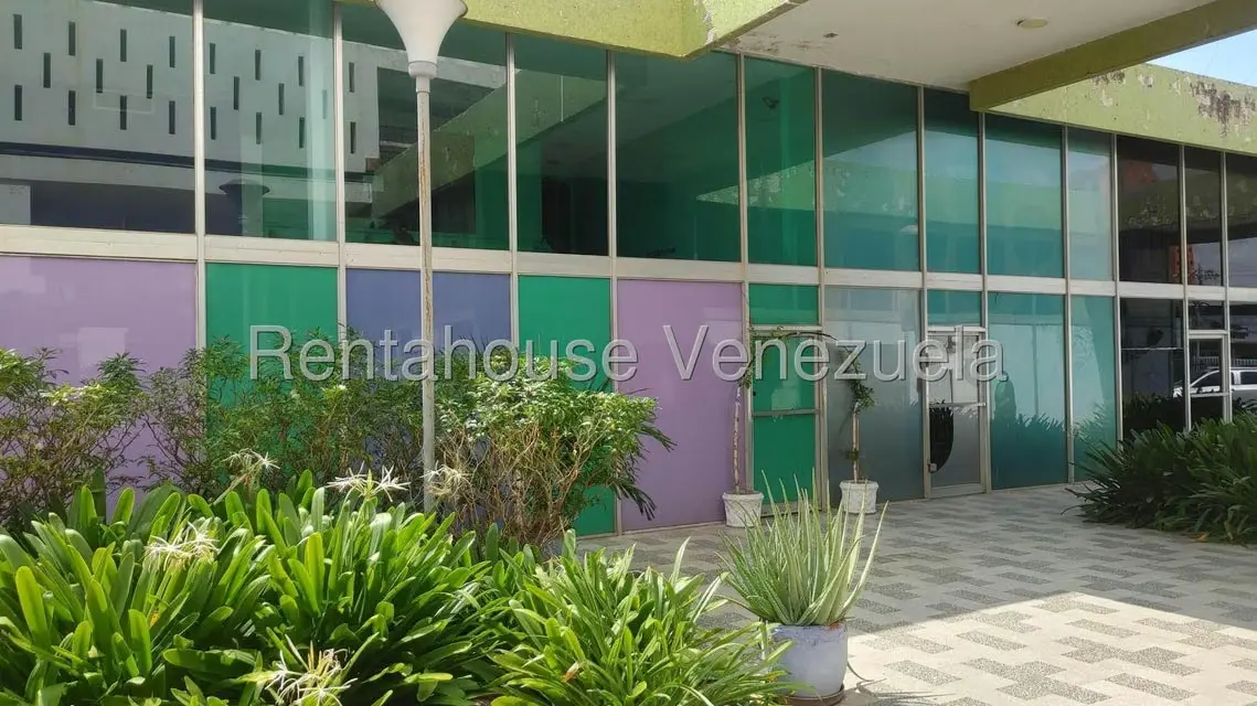 Local Comercial en Alquiler en Avenida Bella Vista, Zulia - 2