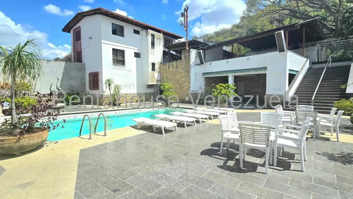 Casa (Multipes Niveles) en Venta en Colinas de Los Chaguaramos, Distrito Metropolitano - 2
