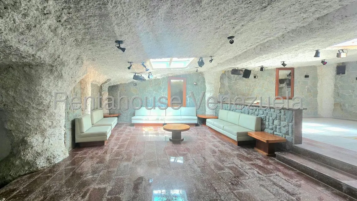 Casa (Multipes Niveles) en Venta en Colinas de Los Chaguaramos, Distrito Metropolitano - 26