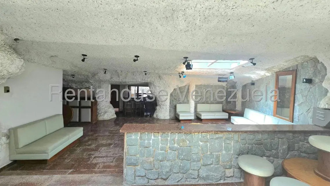 Casa (Multipes Niveles) en Venta en Colinas de Los Chaguaramos, Distrito Metropolitano - 28