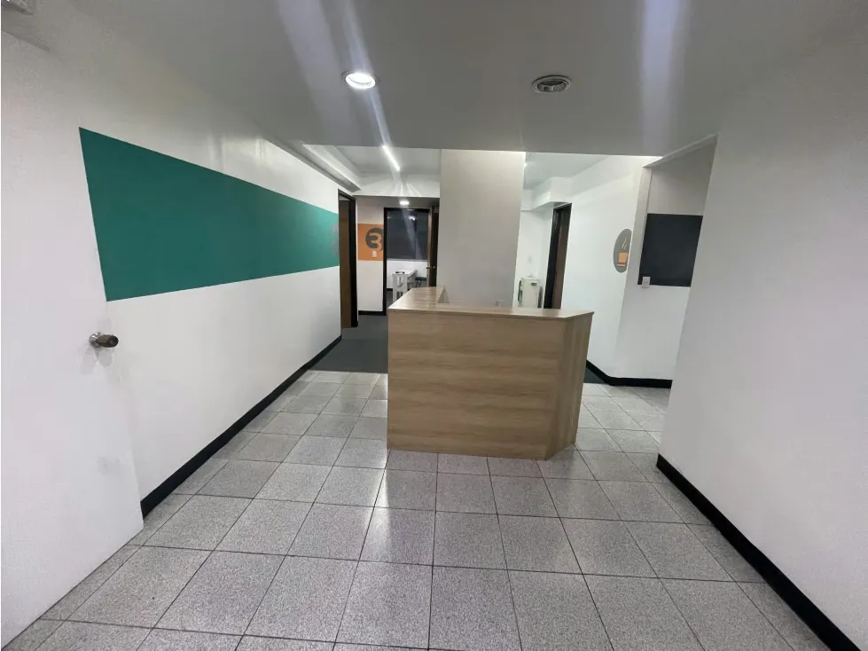 Vendo/alquilo oficina 234m2 Torre Roraima 8296