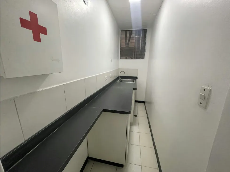 Vendo/alquilo oficina 234m2 Torre Roraima 8296 - 2