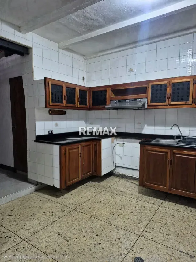 AMPLIA CASA EN VENTA - 3