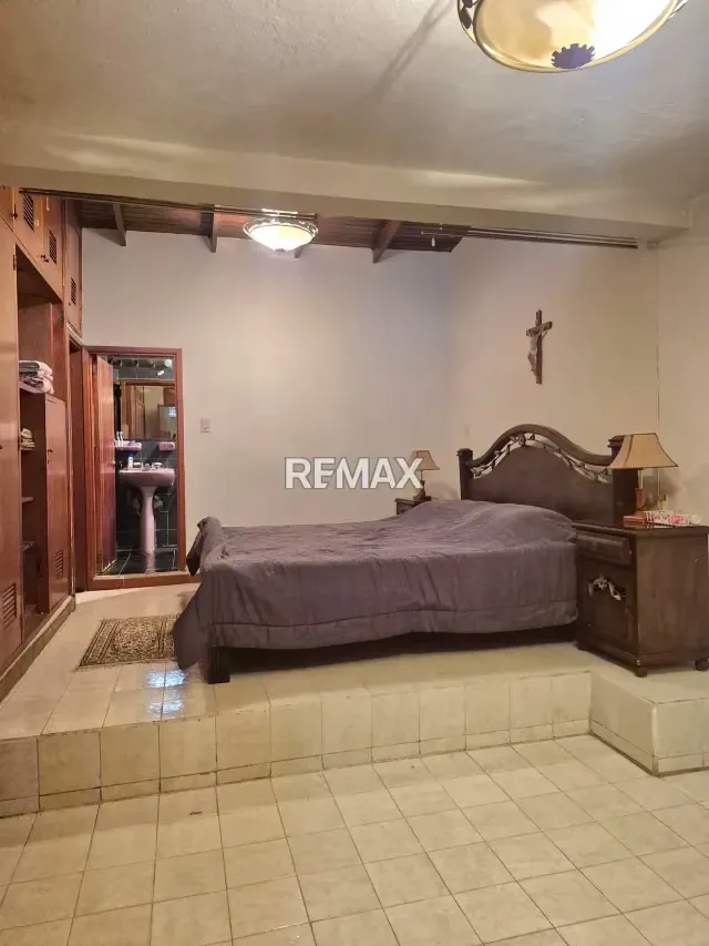 AMPLIA CASA EN VENTA - 5