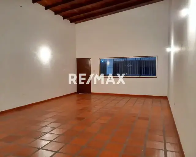 OFICINA EN ALQUILER AVENIDA BERMÚDEZ PUERTO SUCRE CUMANÁ