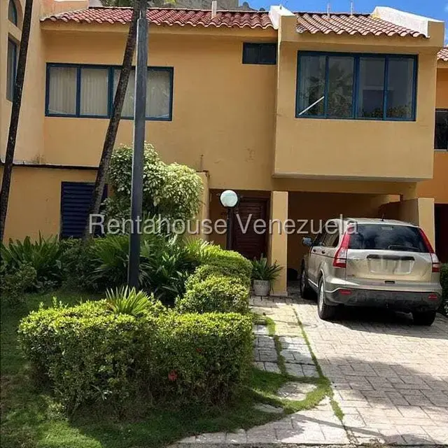 Townhouse (Duplex) en Venta en Tucacas, Falcon
