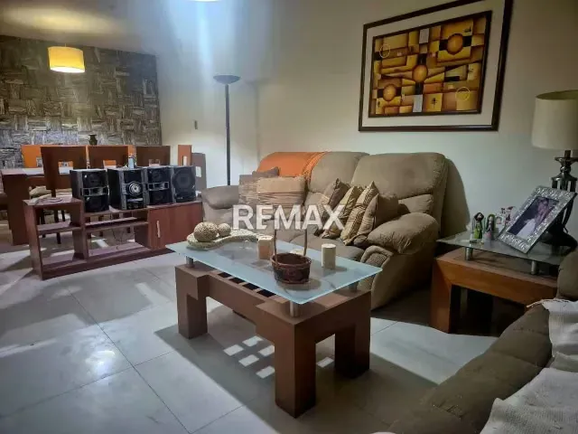 CASA EN VENTA, UBICADA EN LA URBANIZACION COROMOTO A 2 CUADRAS DE LA AVENIDA PRINCIPAL - 3