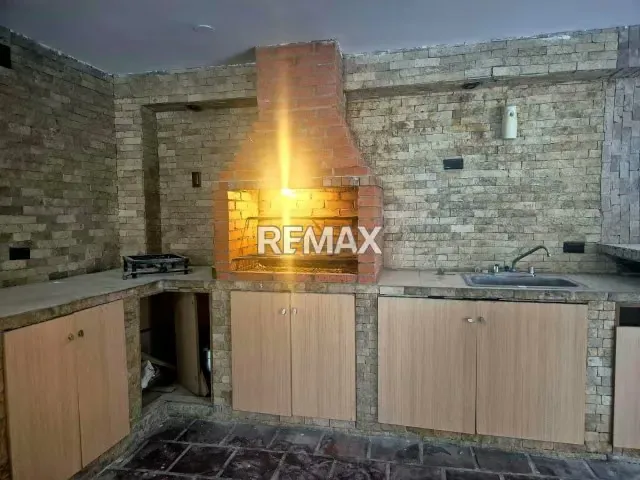 CASA EN VENTA, UBICADA EN LA URBANIZACION COROMOTO A 2 CUADRAS DE LA AVENIDA PRINCIPAL - 6