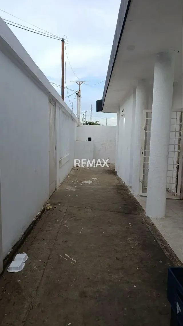 CASA EN VENTA, UBICADA EN LA URBANIZACION COROMOTO A 2 CUADRAS DE LA AVENIDA PRINCIPAL - 7