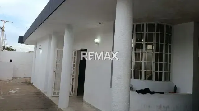CASA EN VENTA, UBICADA EN LA URBANIZACION COROMOTO A 2 CUADRAS DE LA AVENIDA PRINCIPAL - 8