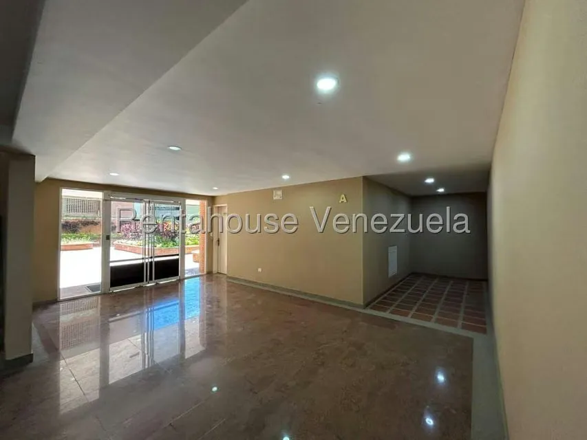 Apartamento (1 Nivel) en Alquiler en Lomas del Sol, Distrito Metropolitano - 14