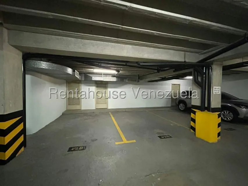 Apartamento (1 Nivel) en Alquiler en Lomas del Sol, Distrito Metropolitano - 16