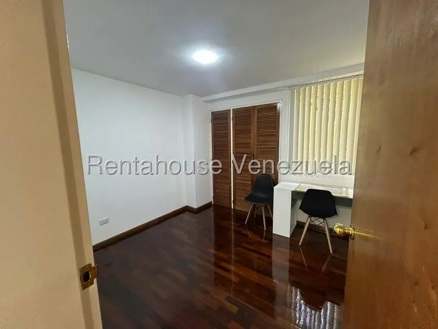 Apartamento (1 Nivel) en Alquiler en Lomas del Sol, Distrito Metropolitano - 22