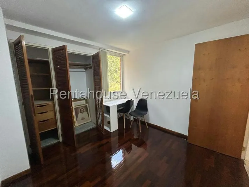 Apartamento (1 Nivel) en Alquiler en Lomas del Sol, Distrito Metropolitano - 23