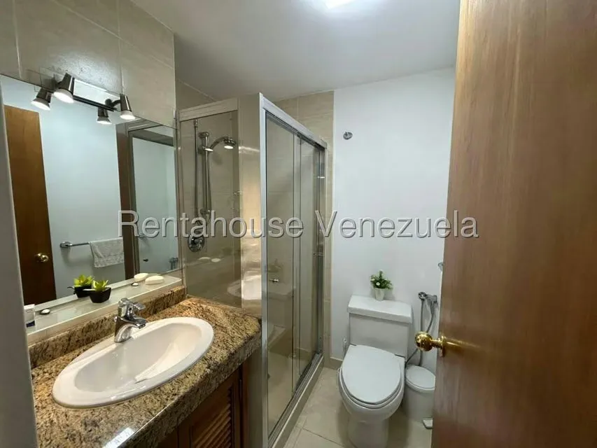 Apartamento (1 Nivel) en Alquiler en Lomas del Sol, Distrito Metropolitano - 24