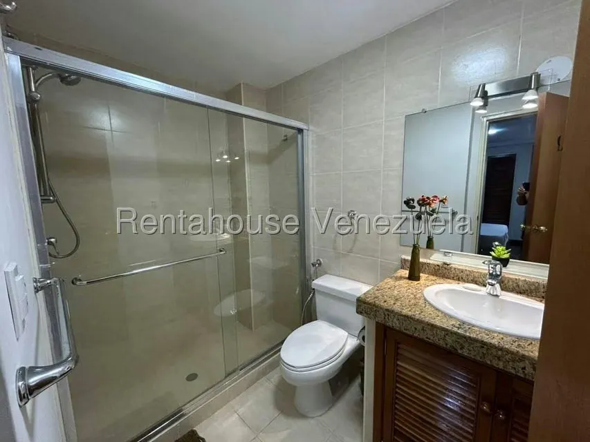 Apartamento (1 Nivel) en Alquiler en Lomas del Sol, Distrito Metropolitano - 27