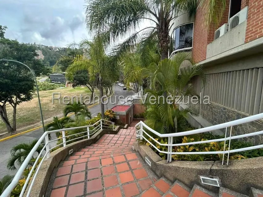 Apartamento (1 Nivel) en Alquiler en Lomas del Sol, Distrito Metropolitano - 5