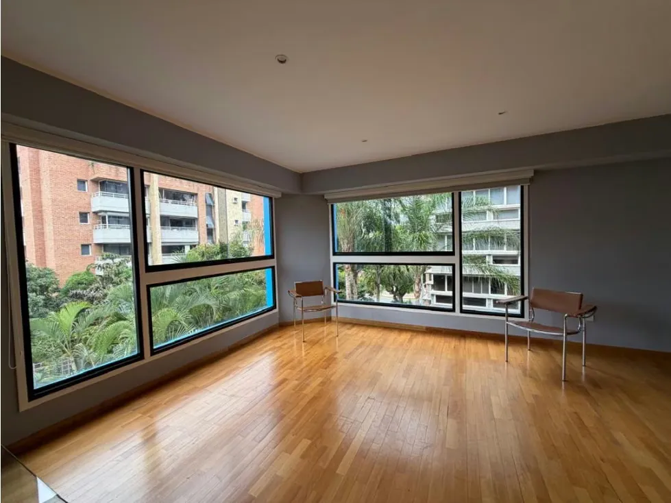 Se alquila apto 90m² 2h/2b/2p Campo Alegre