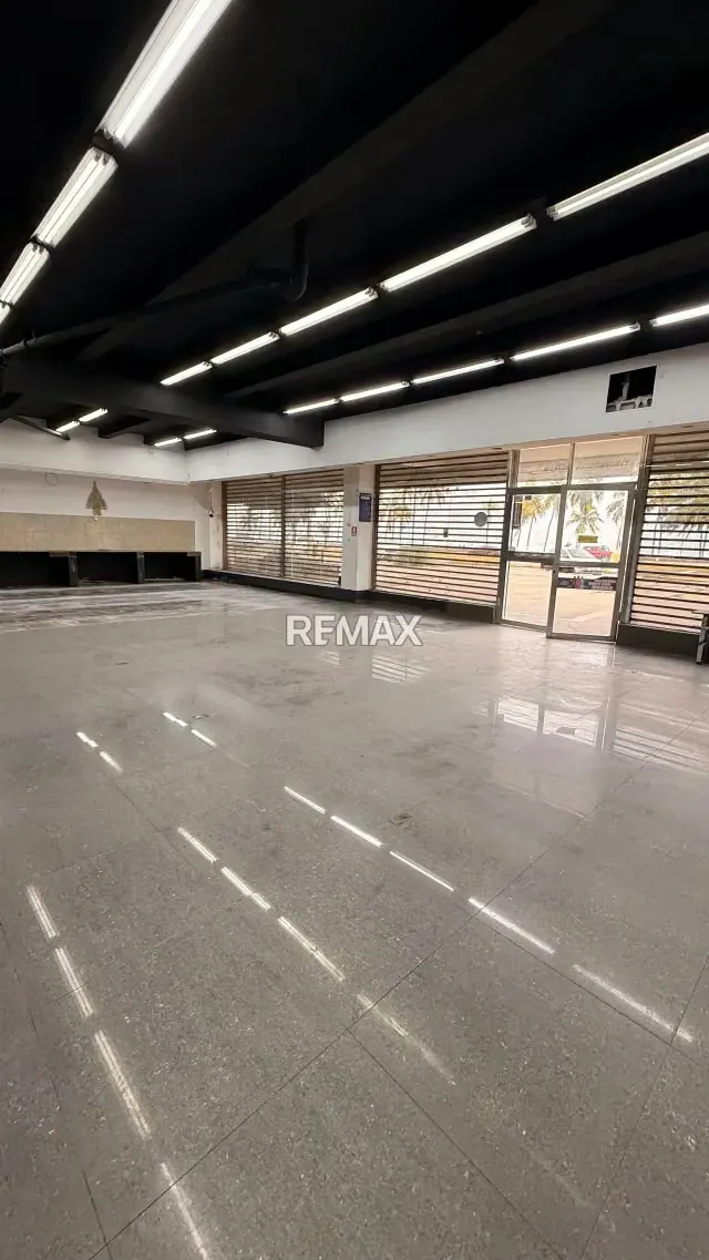 Local Comercial en Alquiler en Paseo Colón de Puerto la Cruz - 2