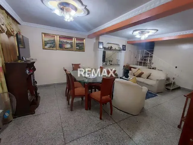 ¡Tu nuevo hogar te espera! Amplia casa en venta - Sector Libertad, Mercedes Díaz.