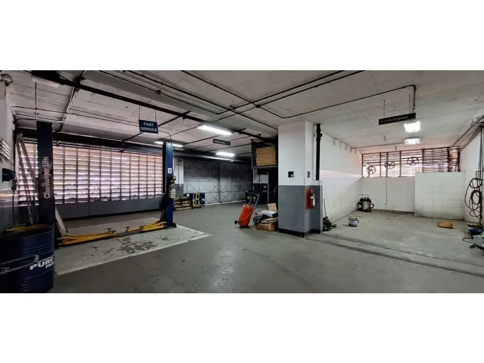 Se vende excelente local comercial de 2.500m2 en Boleíta Norte - RG - 15