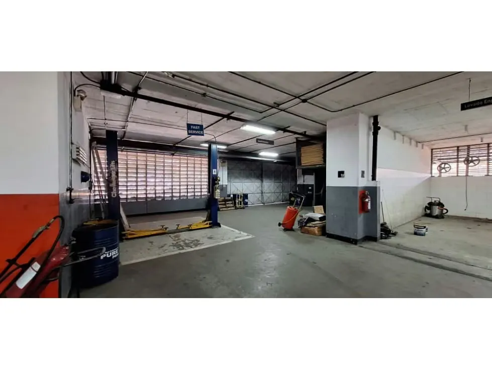Se vende excelente local comercial de 2.500m2 en Boleíta Norte - RG - 17