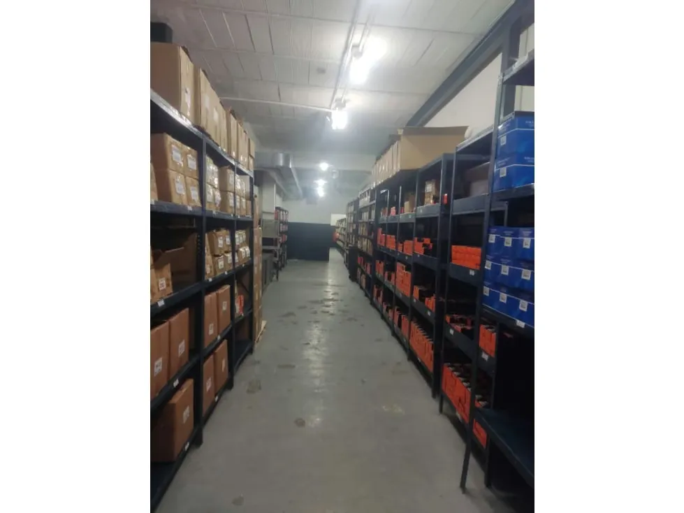 Vendo galpón 933m2 Puente Hierro 8408 - 4