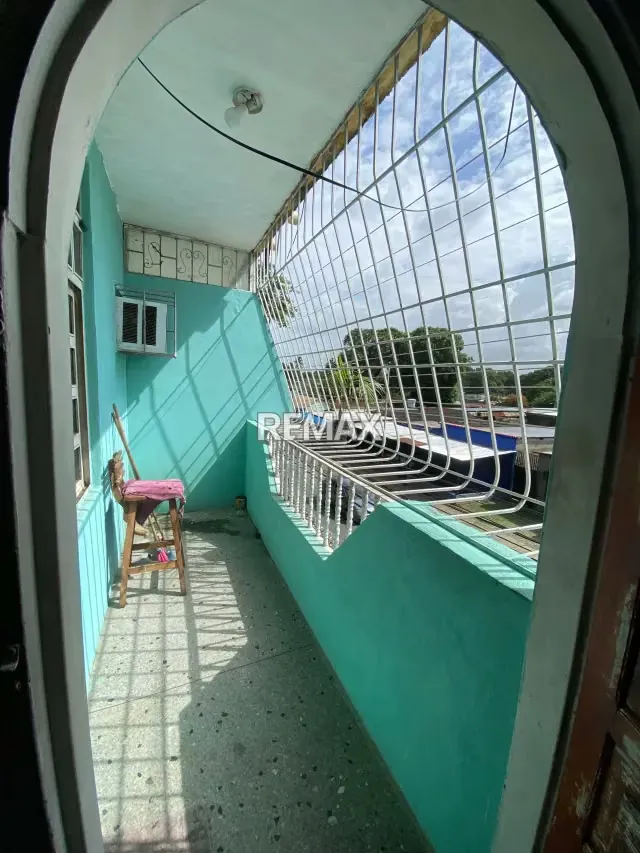 En venta apartamento y local con alto potencial comercial - 12