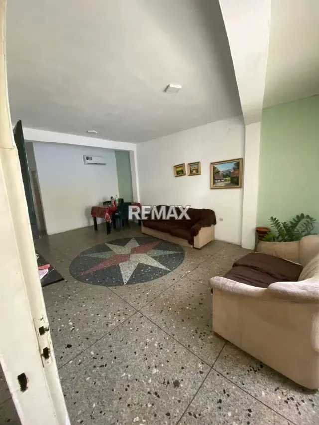 En venta apartamento y local con alto potencial comercial - 10