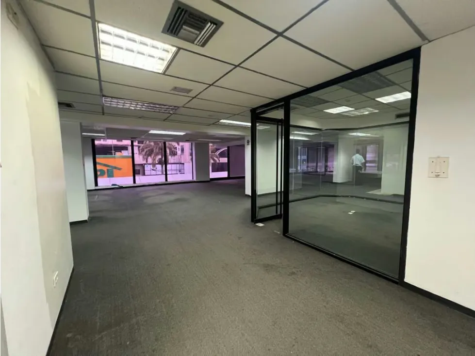 Se alquila oficina 333m2 Chacao - 4