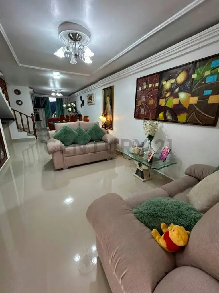 EN VENTA: ¡ESPECTACULAR CASA EN VILLA COUNTRY! - 3