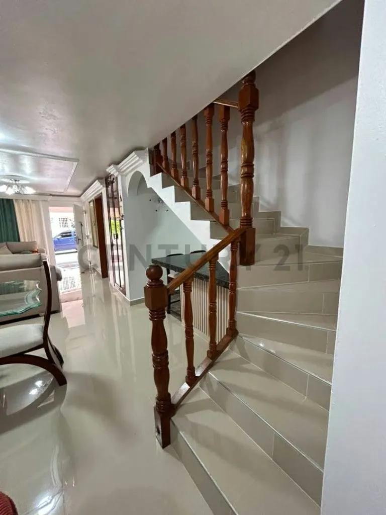 EN VENTA: ¡ESPECTACULAR CASA EN VILLA COUNTRY! - 4