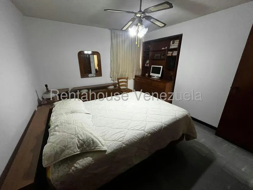 Apartamento (1 Nivel) en Venta en Parroquia La Candelaria, Distrito Metropolitano - 24