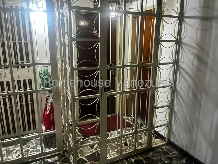 Apartamento (1 Nivel) en Venta en Parroquia La Candelaria, Distrito Metropolitano - 4