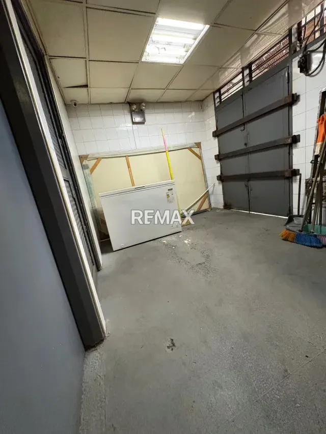 En Venta Amplio Local Comercial en la Urbina - 10