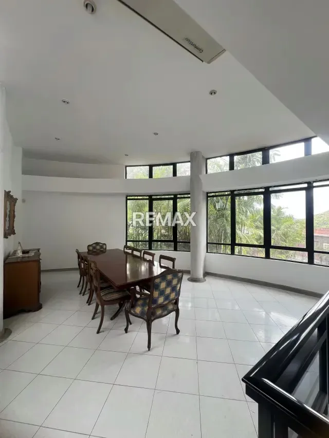 Exclusiva Casa en El Castaño de Lujo, Confort y Vista a la Montaña - 4