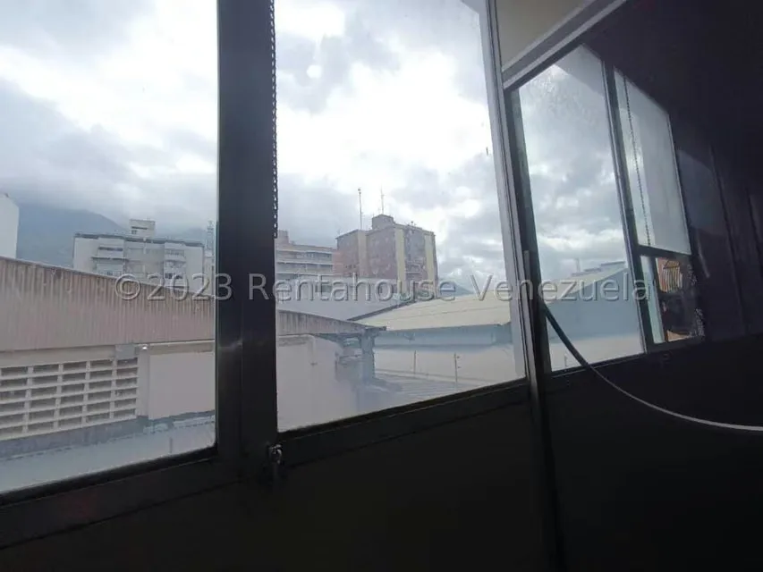 Edificio en Venta en La Urbina, Distrito Metropolitano - 35